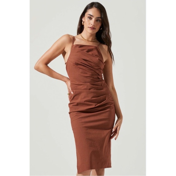 ASTR the label Armona Ruched midi Dress - Picture 5 of 12